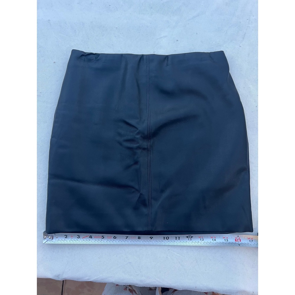 Hollister Black Faux Leather Mini Skirt XS Zip Back Pleated‎ Detail